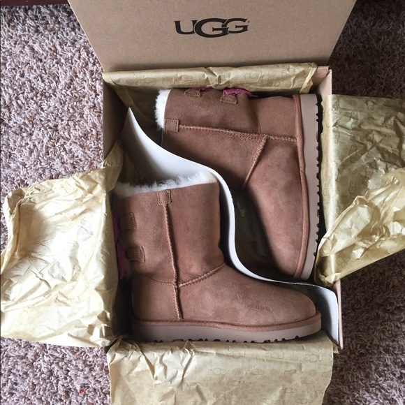 UGG Size 3 (last pair) - Picture 3 of 8
